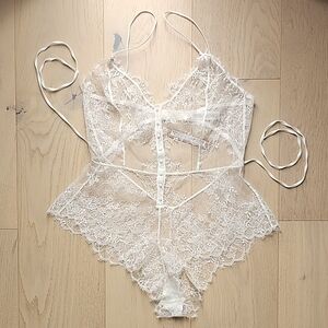 SKIMS White Lace Chemise Teddy